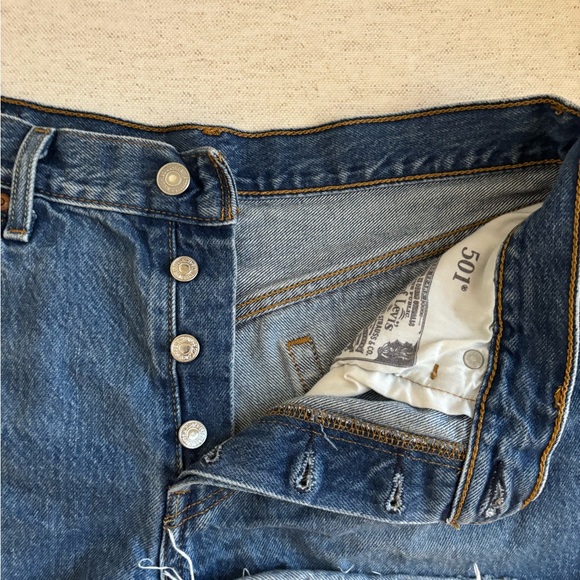 LEVI’S 501 SHORTS - Picture 2 of 3